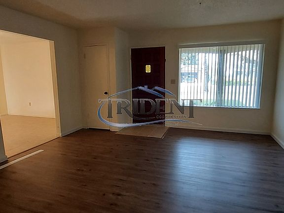 2nd image of 1881 Park Cir