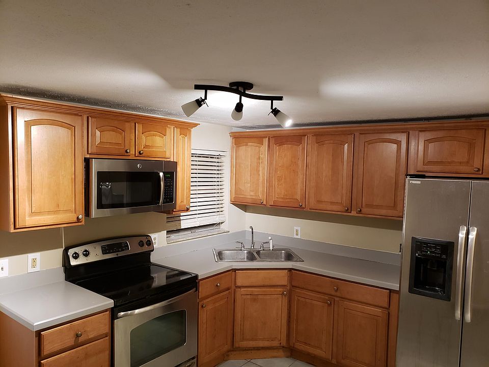 Upgraded Kitchen, stainless steel appliances