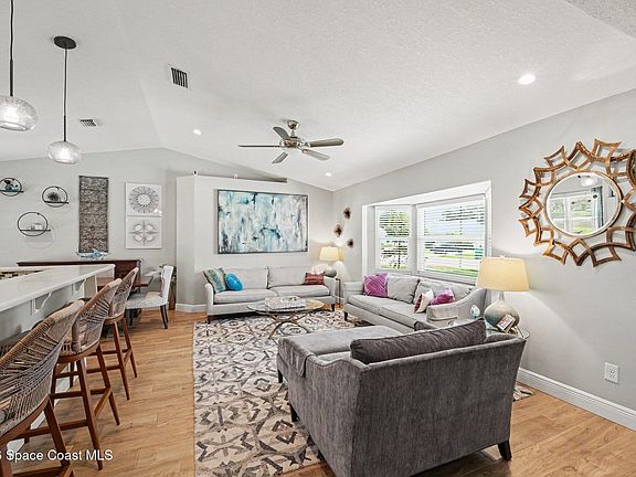 3rd image of 681 Sheridan Woods Dr