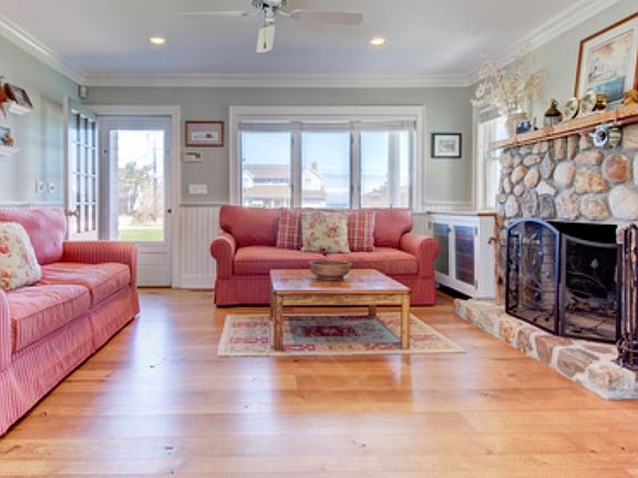 2nd image of 49 Soundview Dr