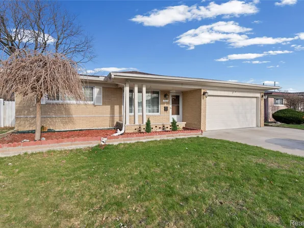35042 Lana Ln, Sterling Heights, MI 48312