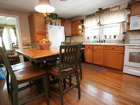 5th image of 17 Greenwood Ave