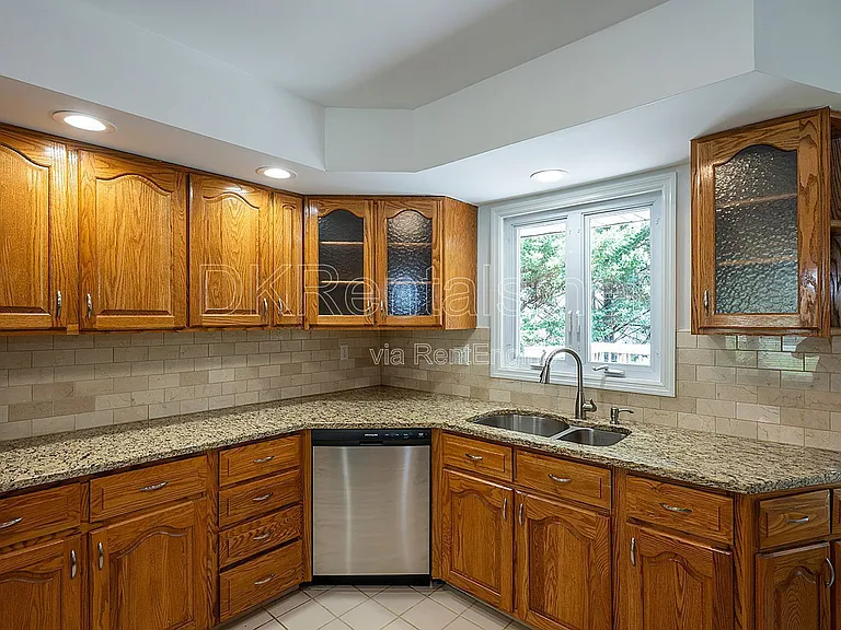 245 Brook Dr — Photo 16