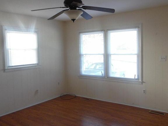 3rd image of 233 E 35th St