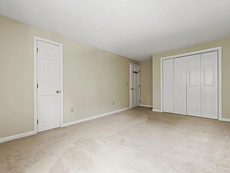 10 Karynel Dr — Photo 3