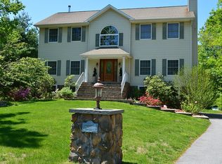51 Dahlia Dr, Mahopac, NY 10541