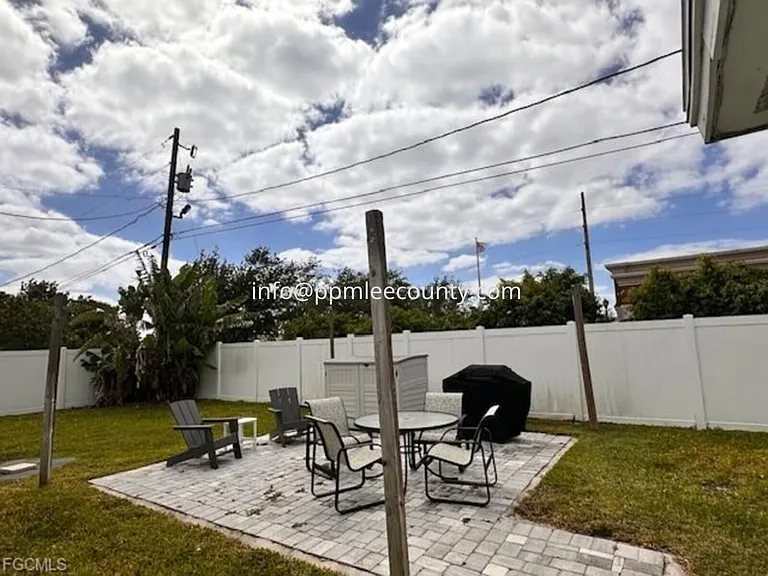 620 SE 47th St #2 — Photo 10