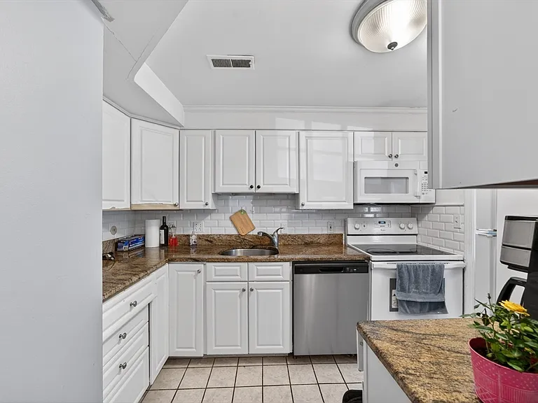 68 Jericho Rd #68 — Photo 1