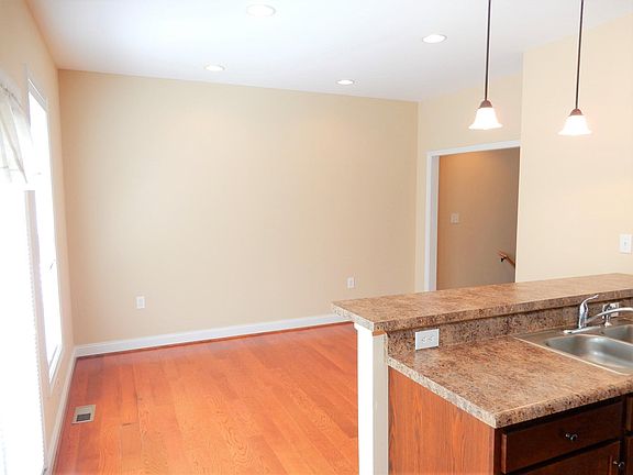 5th image of 3008 Hill St Unit 316