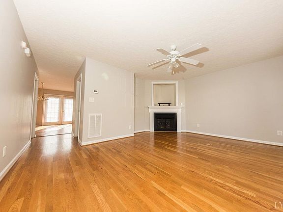 3rd image of 742 Wyndhurst Dr