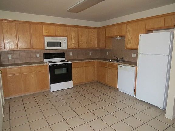 5th image of 4102 Primrose Dr Unit B