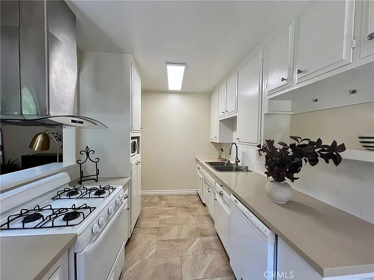 228 W Lemon Ave #B — Photo 7