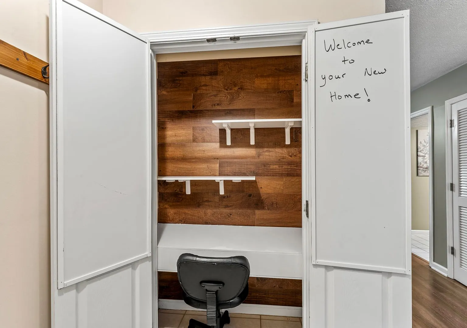 Beautiful Two Bedroom, Two Bathroom Condo — Photo 4