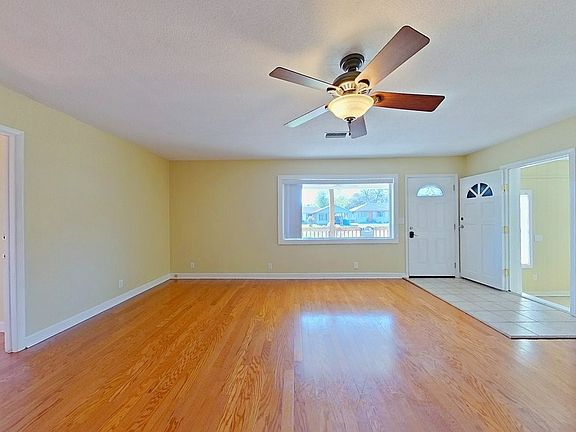 4th image of 108 Union St