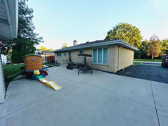 5th image of 613 W Hillside Dr