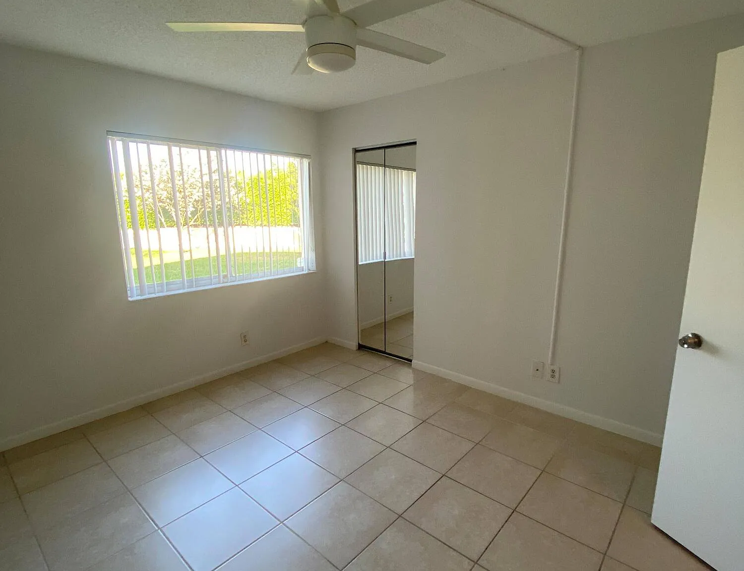 2 bed, 1.0 bath, 991 sqft, $1,900 — Photo 4