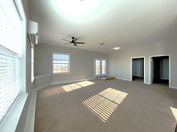 Kitchen into Livingroom