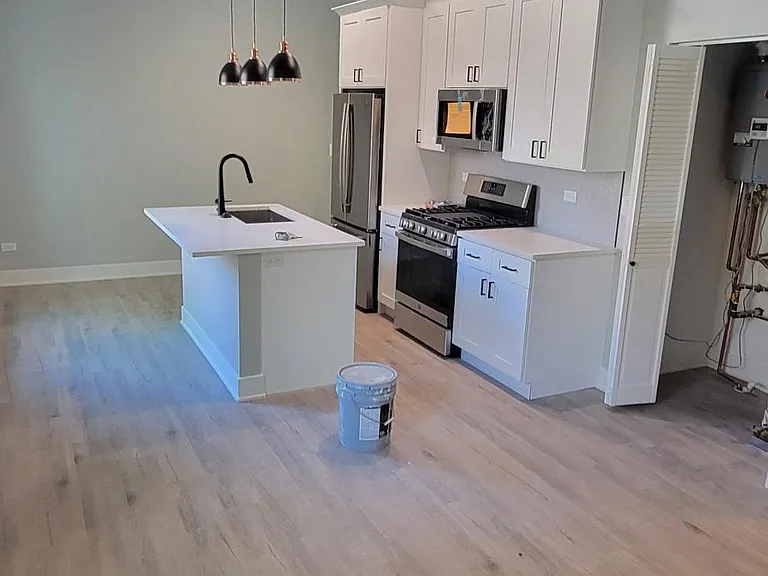 3611 N Greenview Ave #1 — Photo 5