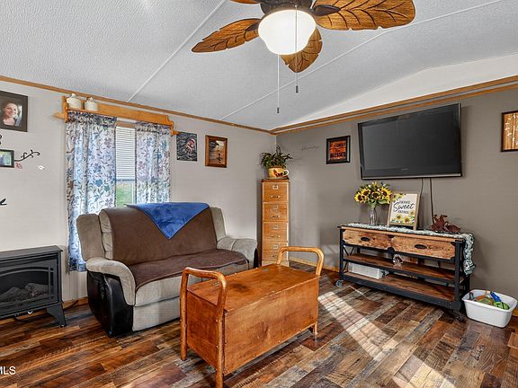 4th image of 393 Meadow Creek Rd