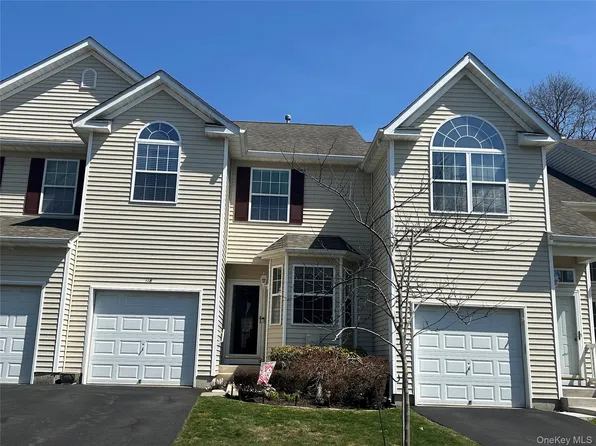 118 Kettles Lane, Medford, NY 11763