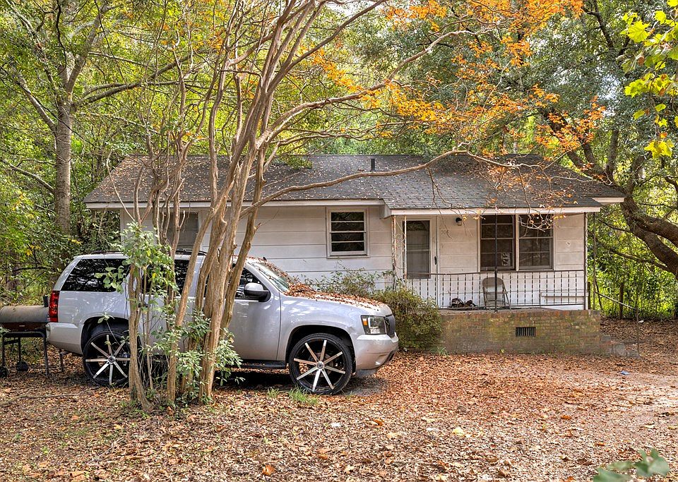 2nd image of 205 Woodlawn Ave