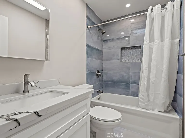 340 N Cleveland St — Photo 4