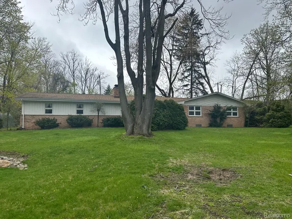 29069 Sharidale St, Southfield, MI 48034