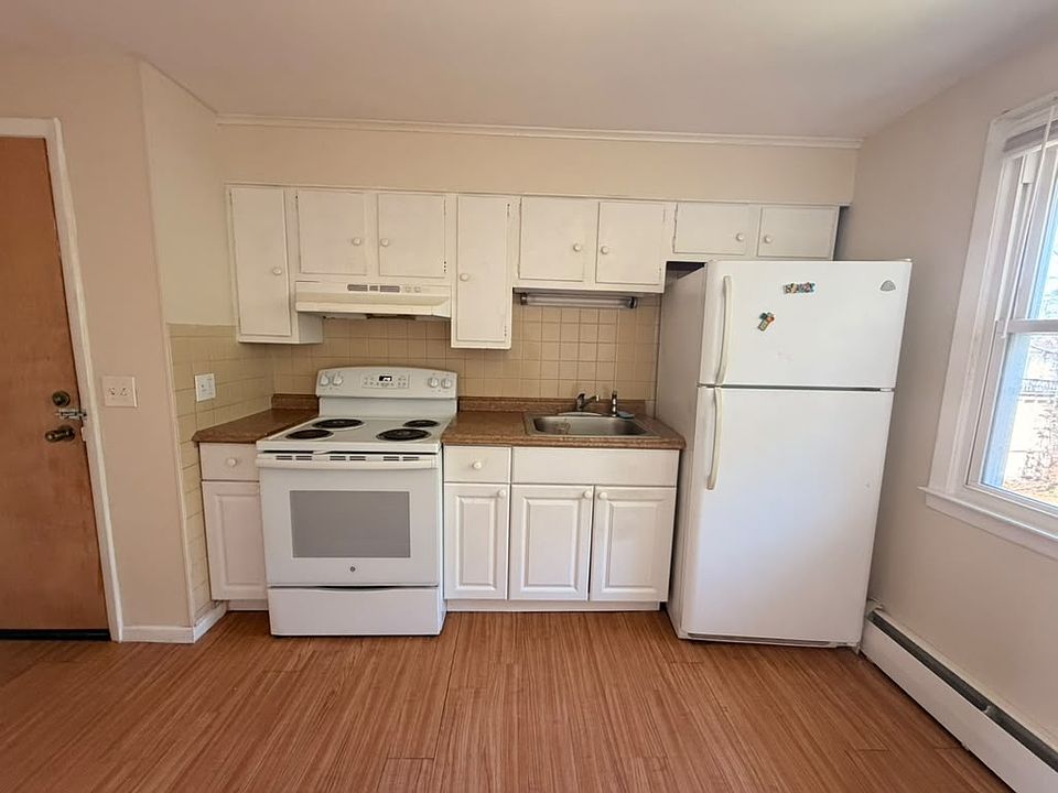 1st image of 37 Bowen St #4A