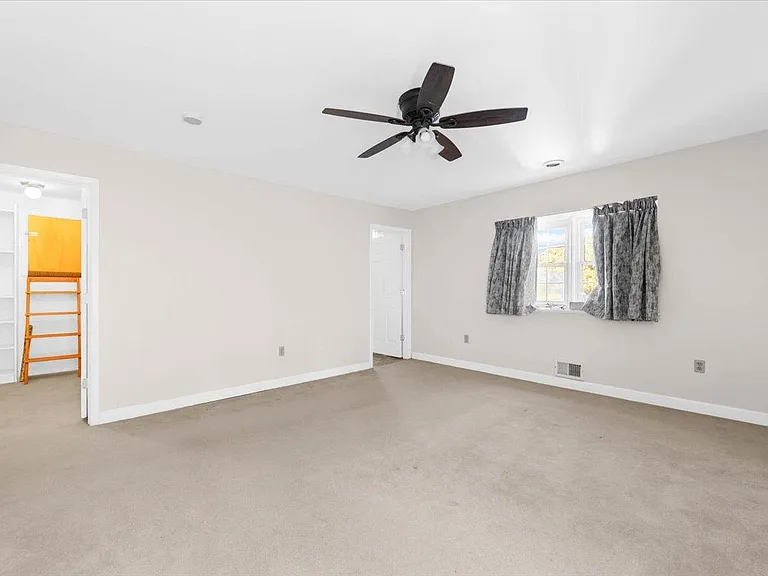 300 Old York Rd — Photo 17