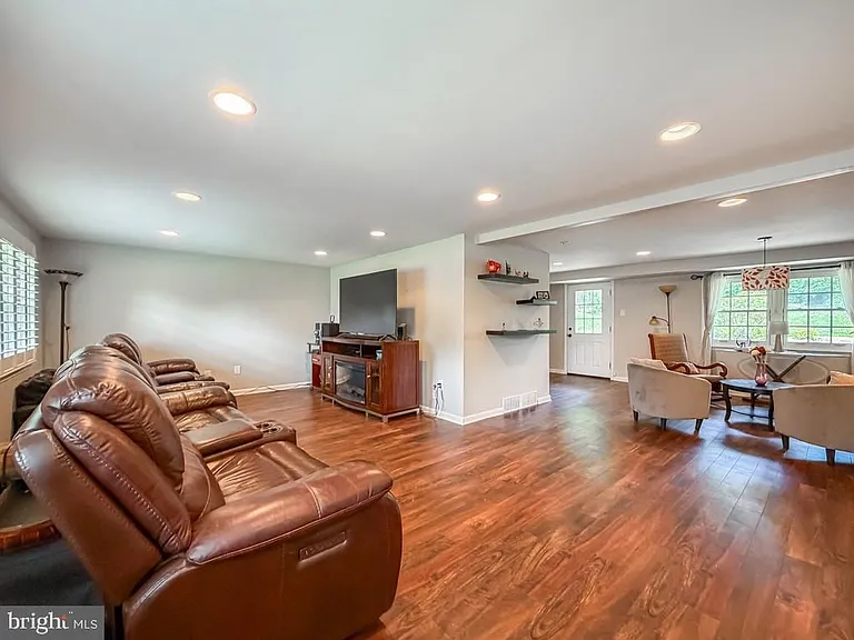 1168 Temple Dr — Photo 23