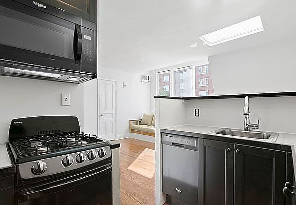5th image of 795 Carroll St #4