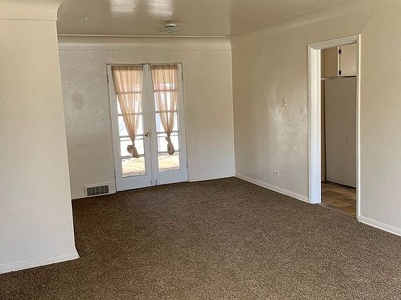 4th image of 565 East St