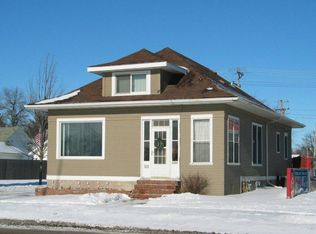 112 4th St NE, East Grand Forks, MN 56721
