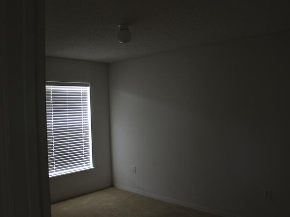 4th image of 714 Garnette Ave