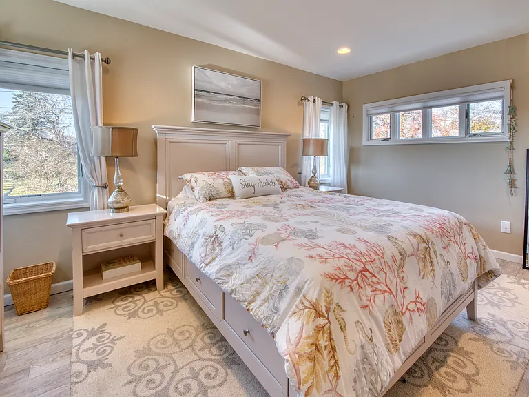 18 Fairview Ave — Photo 9