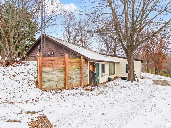 712 W Washington St, Petersburg, IL 62675