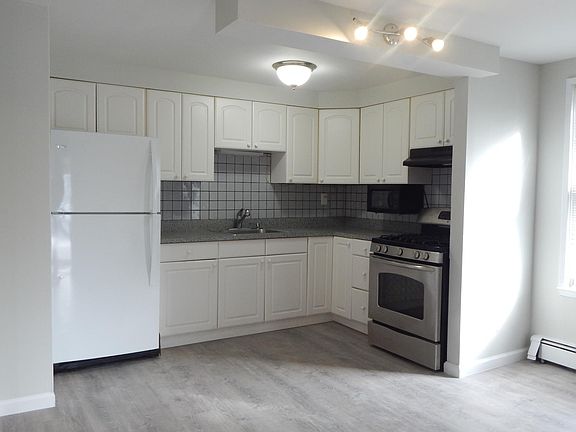 2nd image of 2046 Jackson Ave