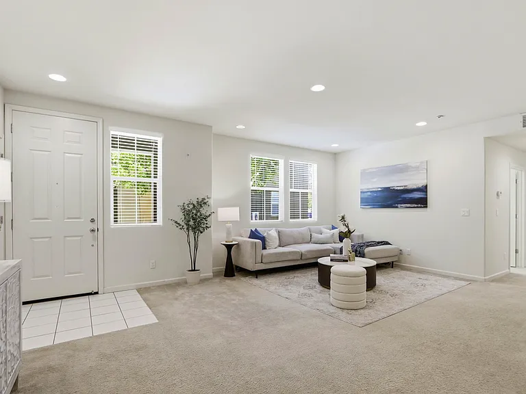 702 Elderberry Dr — Photo 5