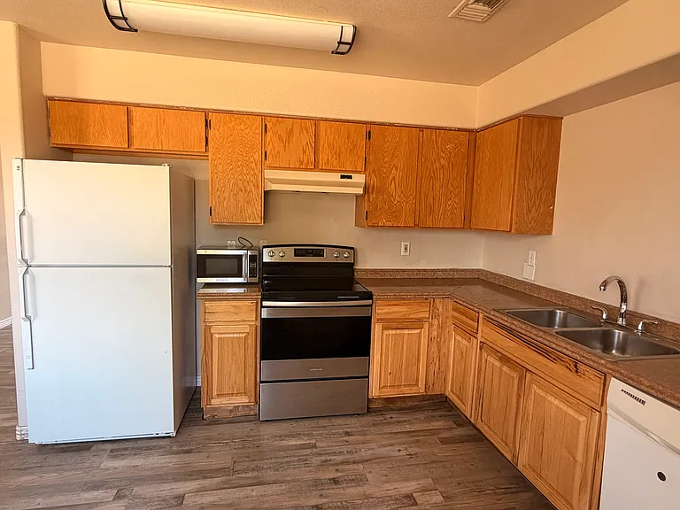 1078 W Rogers Ave — Photo 7