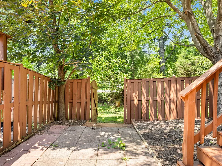 12894 Effingham Ct — Photo 33