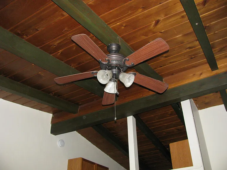 2722 N Warren Ave — Photo 7