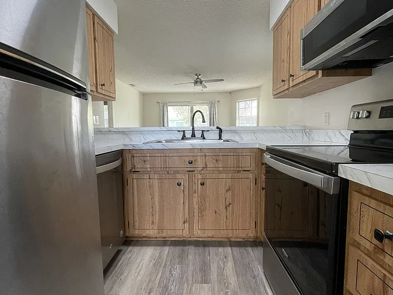 12512 Knollbrook Ln — Photo 8