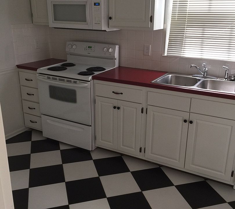 2nd image of 113 Saint Johns Ct