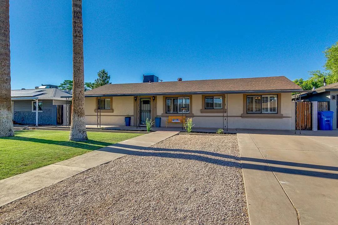 318 E Butler Dr — Photo 2