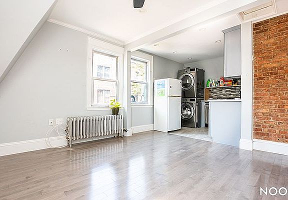 2nd image of 862 E 21st St #1