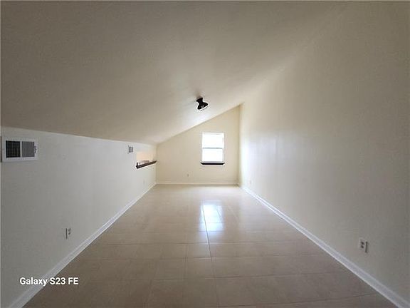 3rd image of 420 Sugar Pine St APT A