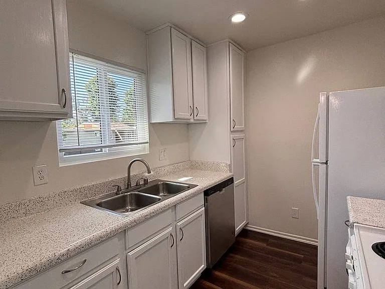 23251 Los Alisos Blvd — Photo 24