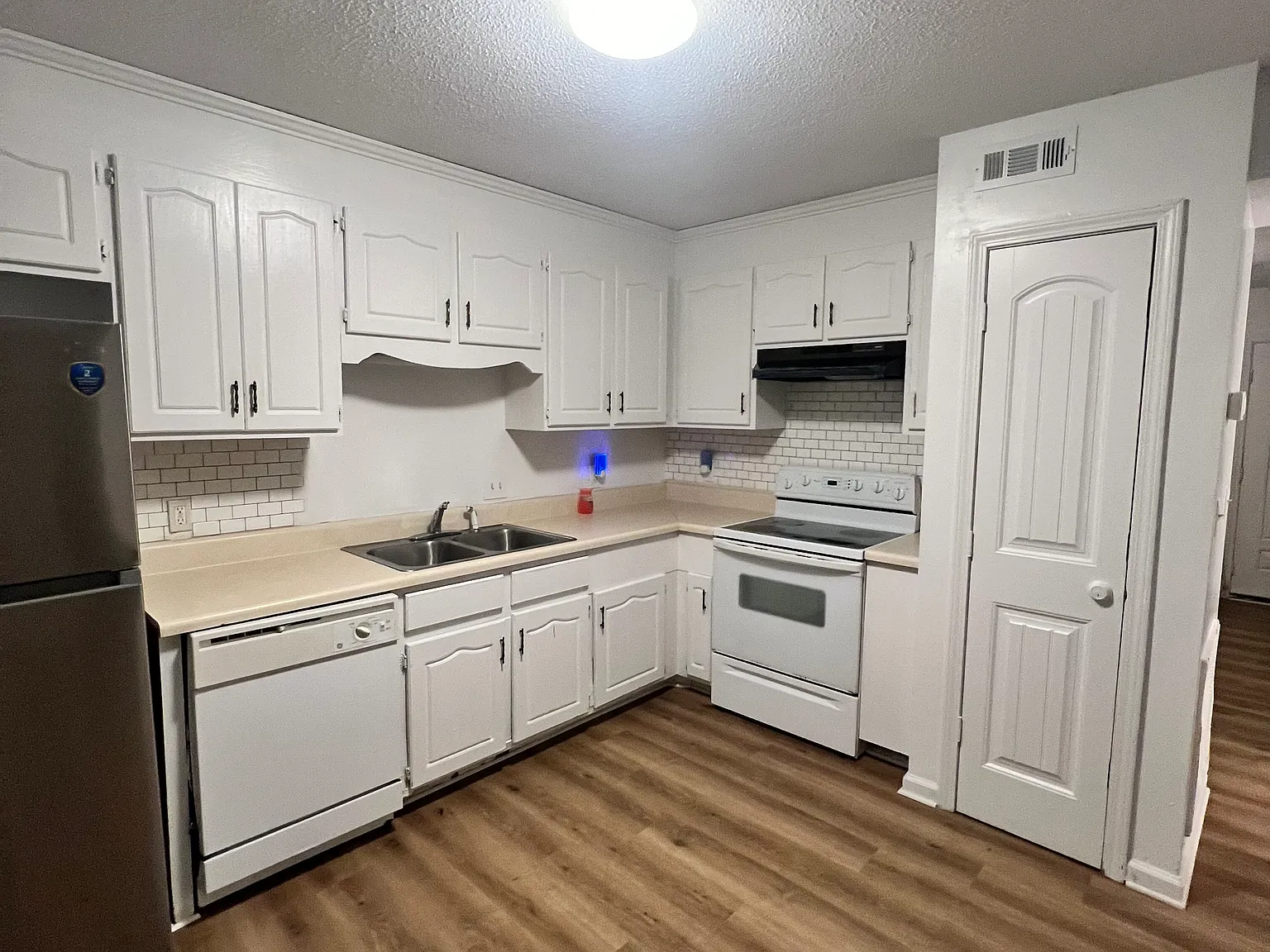 2 bed, 1.5 bath, $1,035 — Photo 4