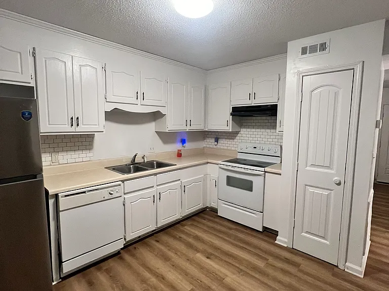420 Simpson Rd #14 — Photo 4