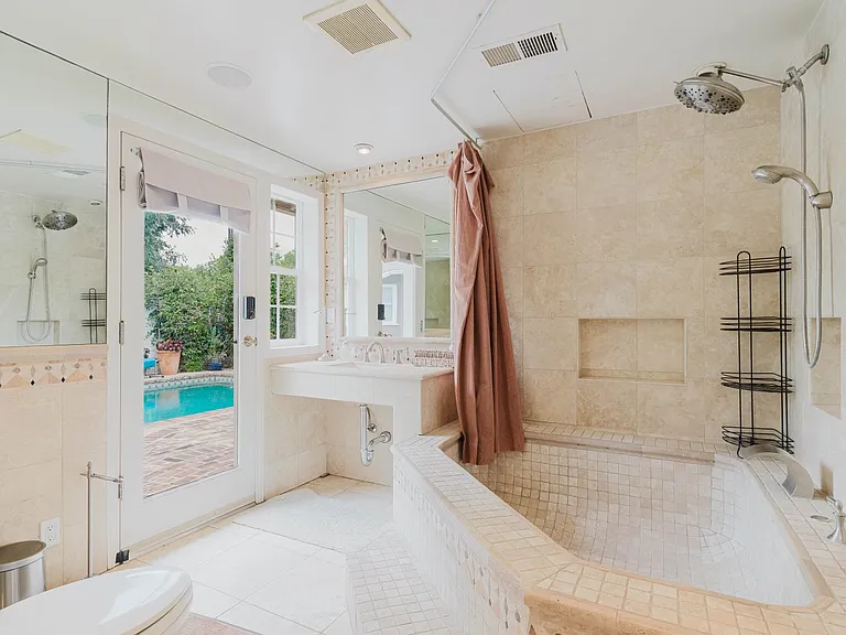 13405 Tiara St — Photo 38